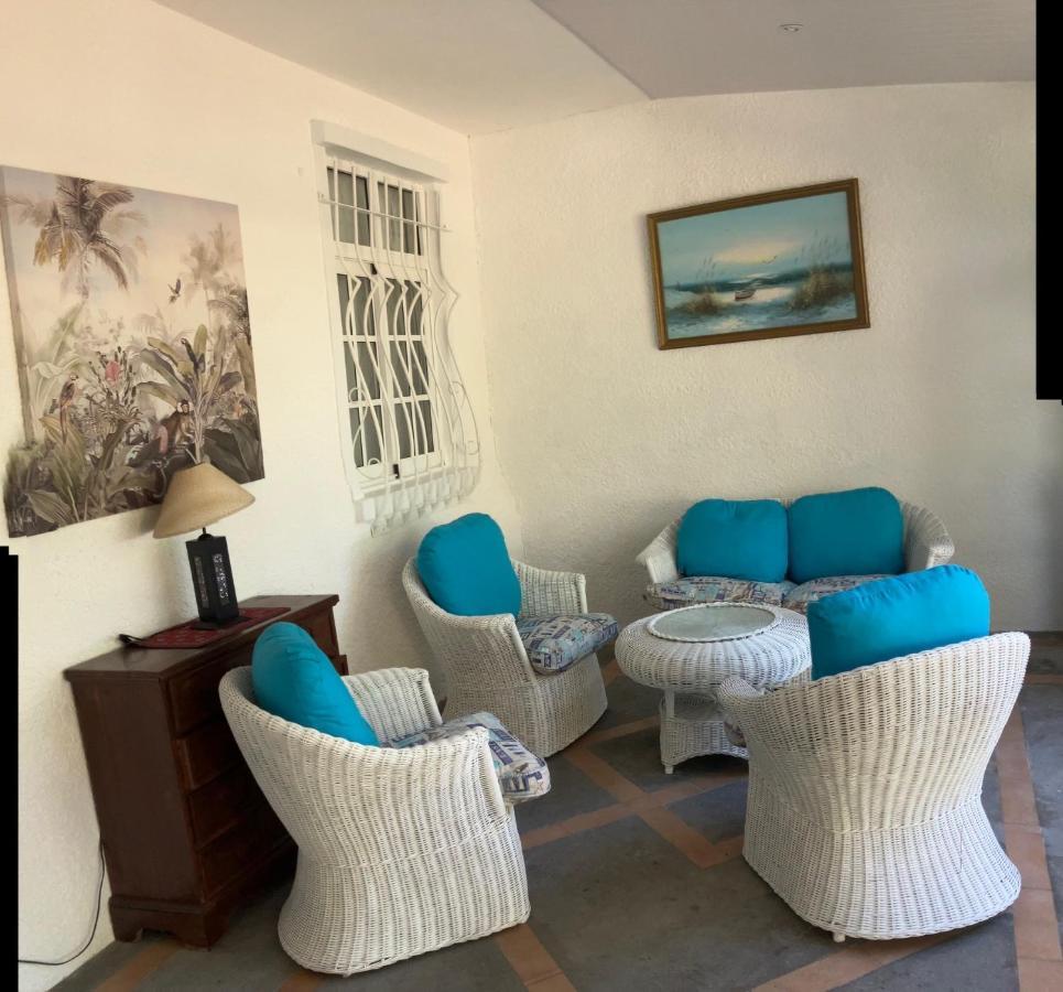 Fully Furnished Luxury Villa 3 Right On A Blue Ocean Belle Mare Exteriör bild