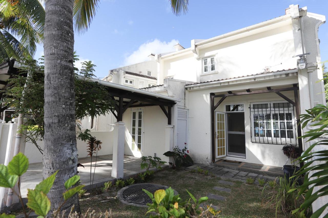 Fully Furnished Luxury Villa 3 Right On A Blue Ocean Belle Mare Exteriör bild