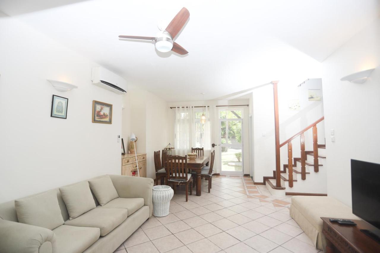 Fully Furnished Luxury Villa 3 Right On A Blue Ocean Belle Mare Exteriör bild