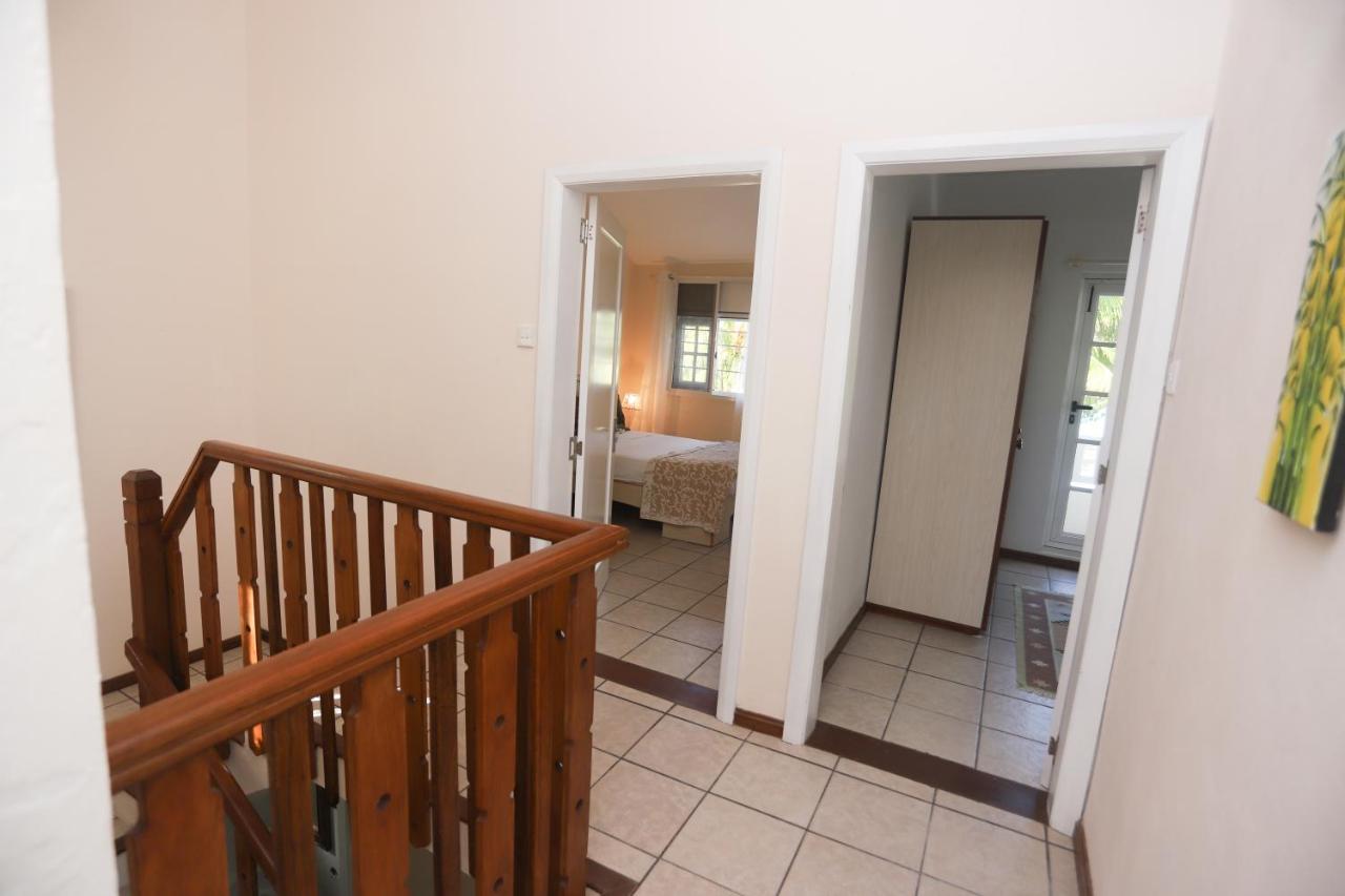 Fully Furnished Luxury Villa 3 Right On A Blue Ocean Belle Mare Exteriör bild
