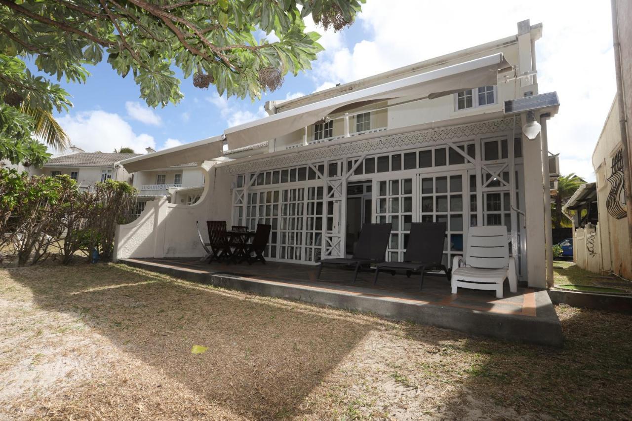 Fully Furnished Luxury Villa 3 Right On A Blue Ocean Belle Mare Exteriör bild