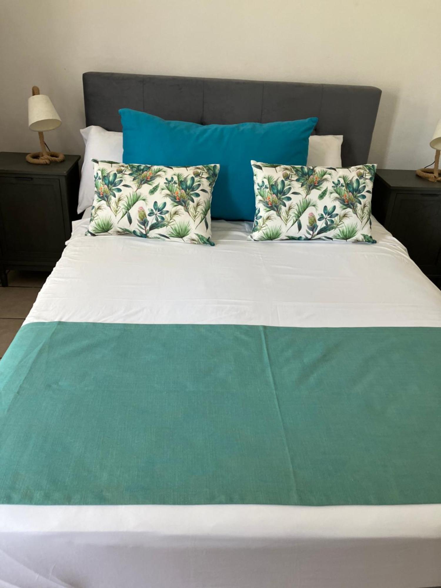 Fully Furnished Luxury Villa 3 Right On A Blue Ocean Belle Mare Exteriör bild