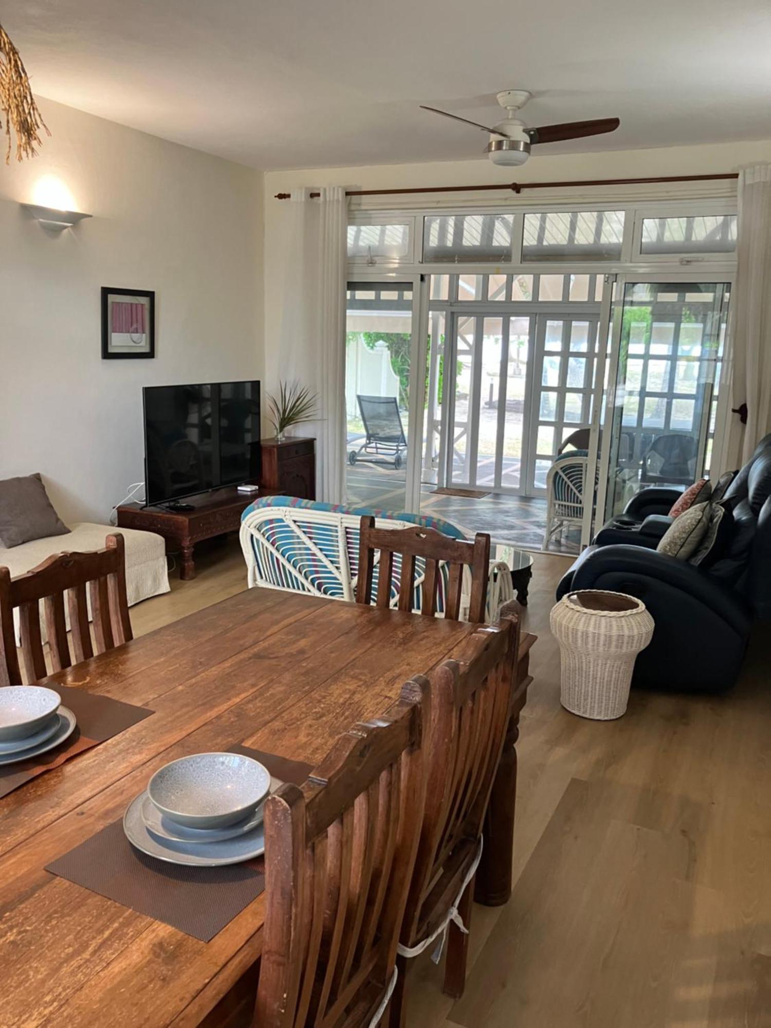 Fully Furnished Luxury Villa 3 Right On A Blue Ocean Belle Mare Exteriör bild