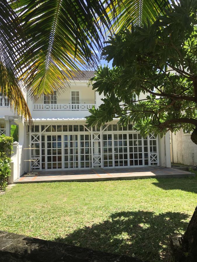 Fully Furnished Luxury Villa 3 Right On A Blue Ocean Belle Mare Exteriör bild